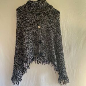 Black and white fringe poncho ￼